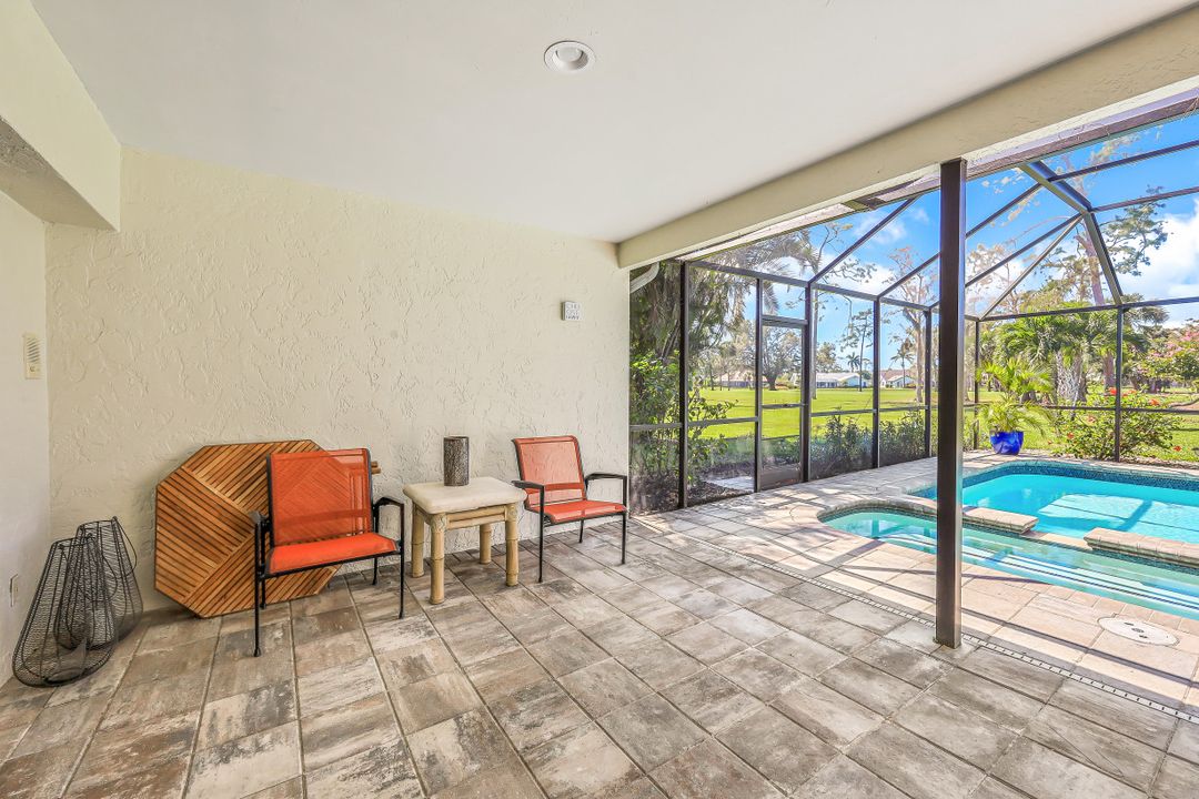 2016 Duke Dr, Naples, FL 34110