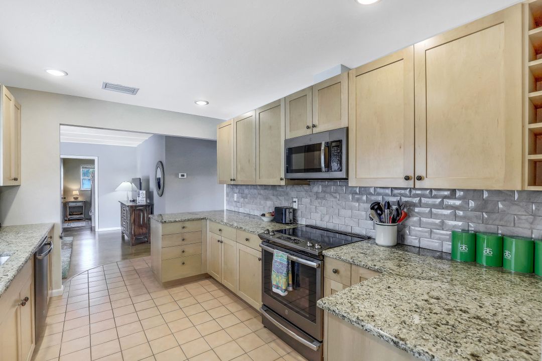 911 Tulip Ct, Marco Island, FL 34145