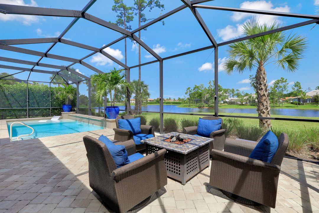 2155 Antigua Ln, Naples, FL 34120