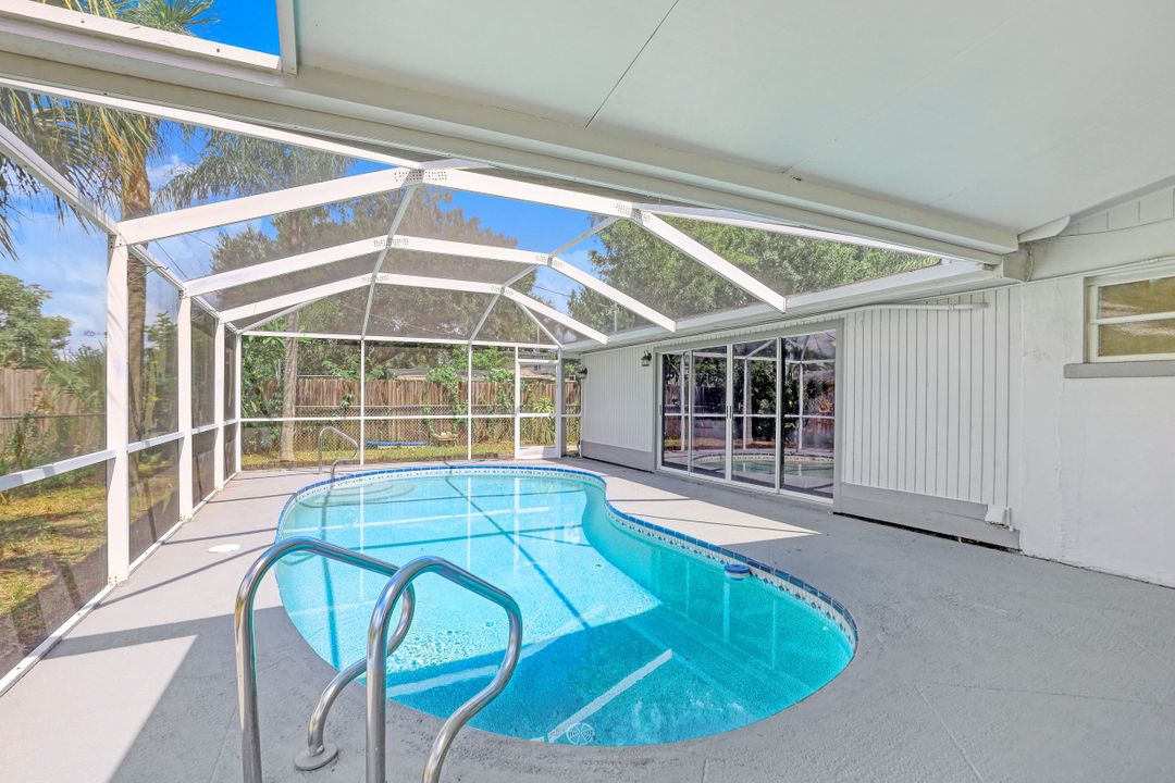 1637 Winkler Ave, Fort Myers, FL 33901