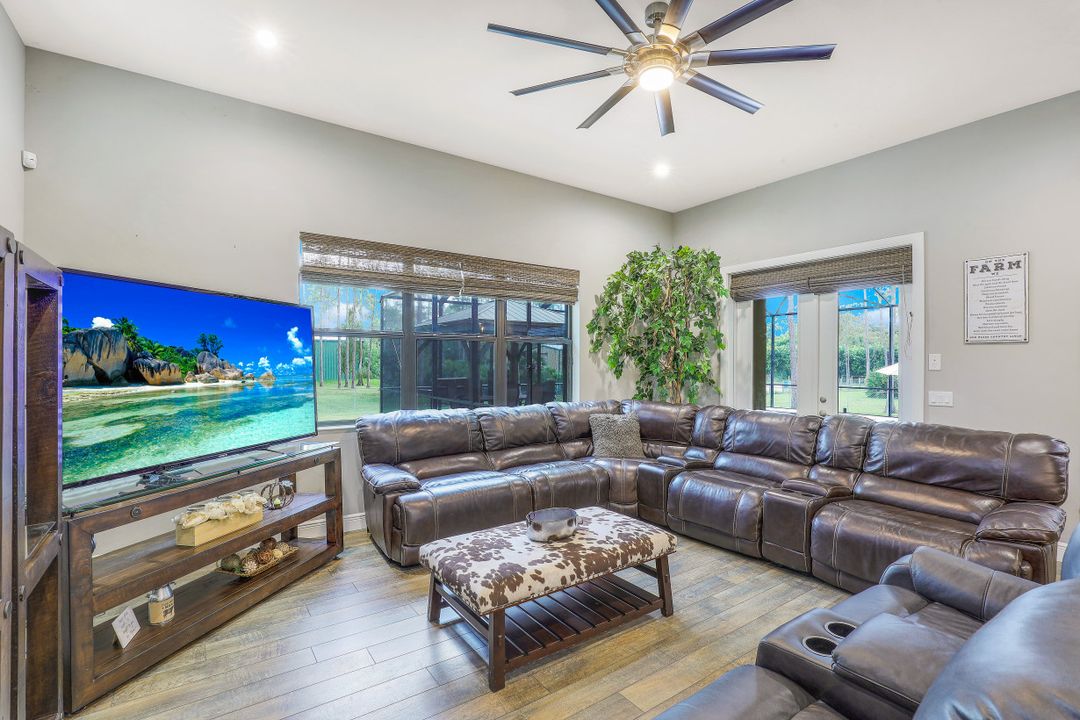 6700 Sable Ridge Ln, Naples, FL 34109