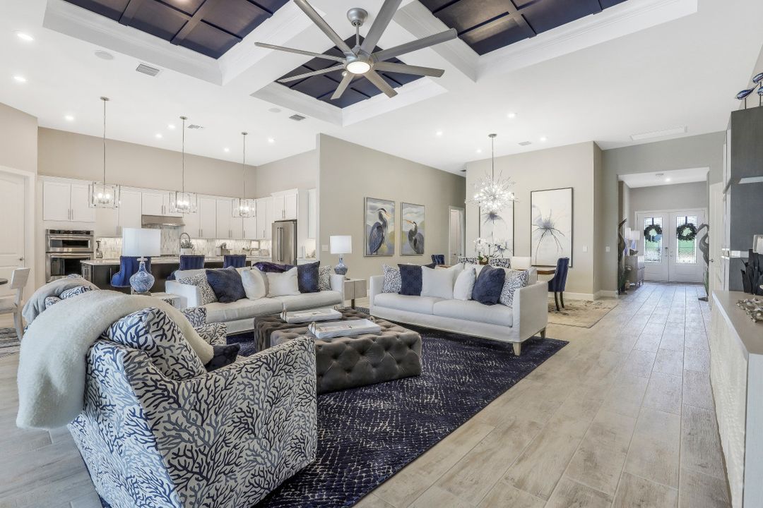 9610 Everglades Dr, Naples, FL 34120