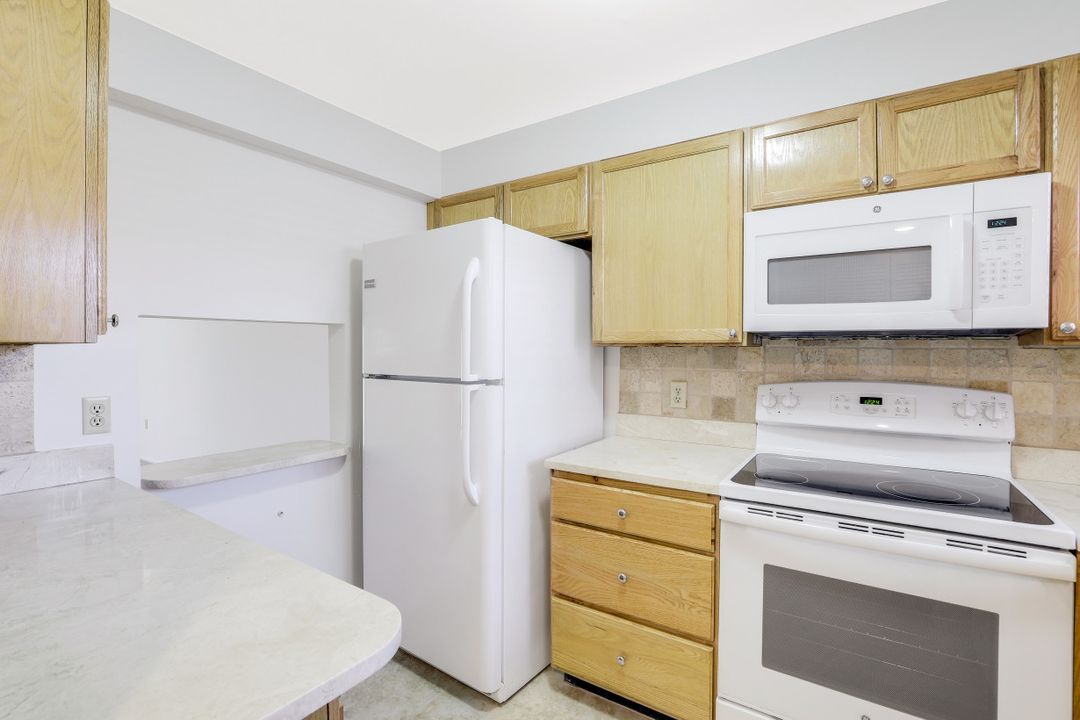 190 Turtle Lake Ct #101, Naples, FL 34105