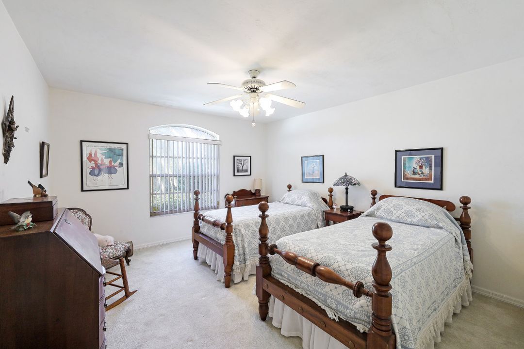 812 102nd Ave N, Naples, FL 34108