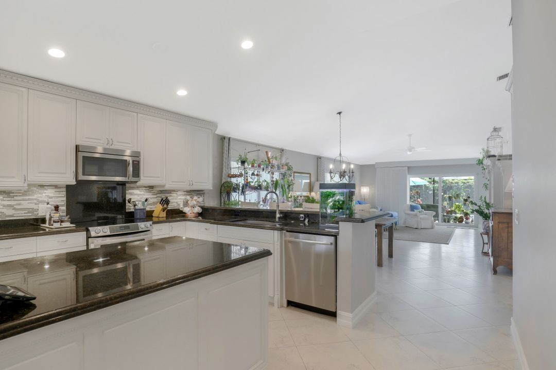 768 101st Ave N, Naples, FL 34108