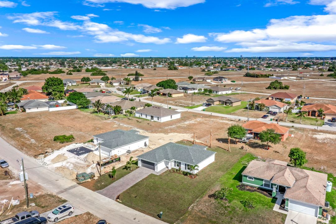 208 NW 28th Terrace, Cape Coral, FL 33993