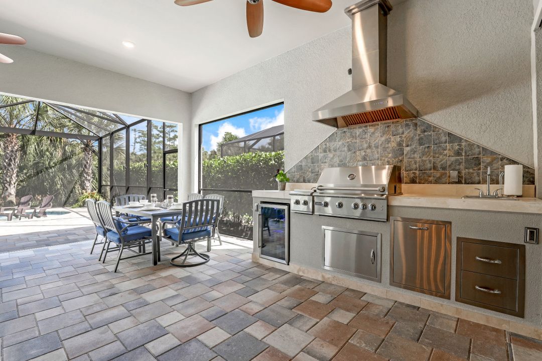 9383 Greyhawk Trl, Naples, FL 34120