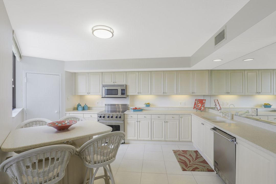 5555 Heron Point Dr #402, Naples, FL 34108