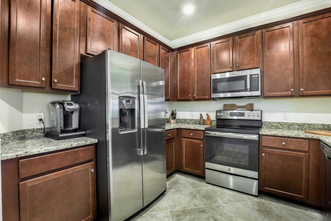 2630 Bloom Ln, Naples, FL 34120