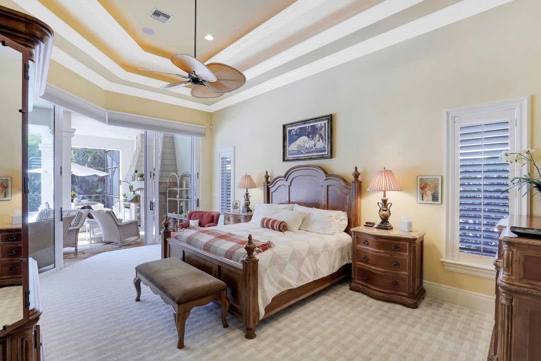 660 Riviera Dr, Naples, FL 34103