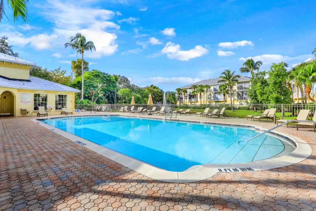 700 Bentwater Cir #103, Naples, FL 34108