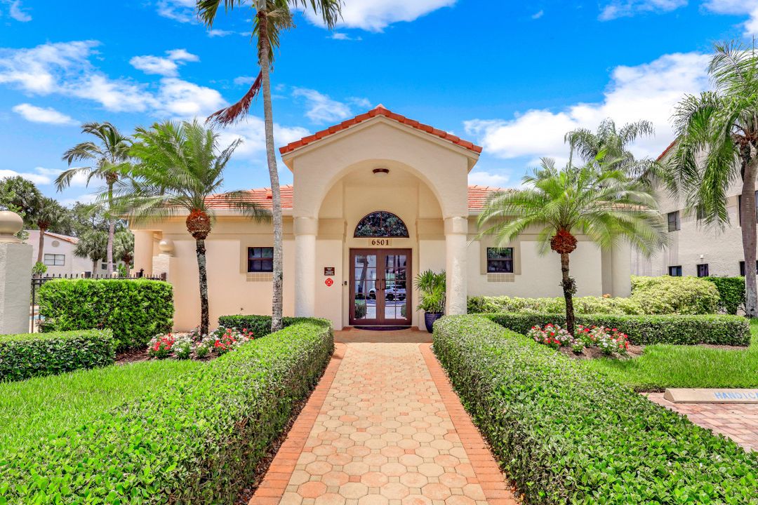 6500 Valen Way #305A, Naples, FL 34108