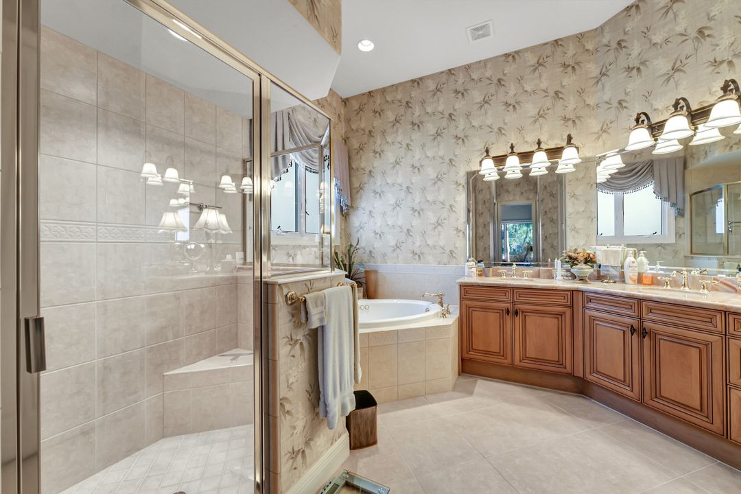 6000 Hammock Isles Cir, Naples, FL 34119