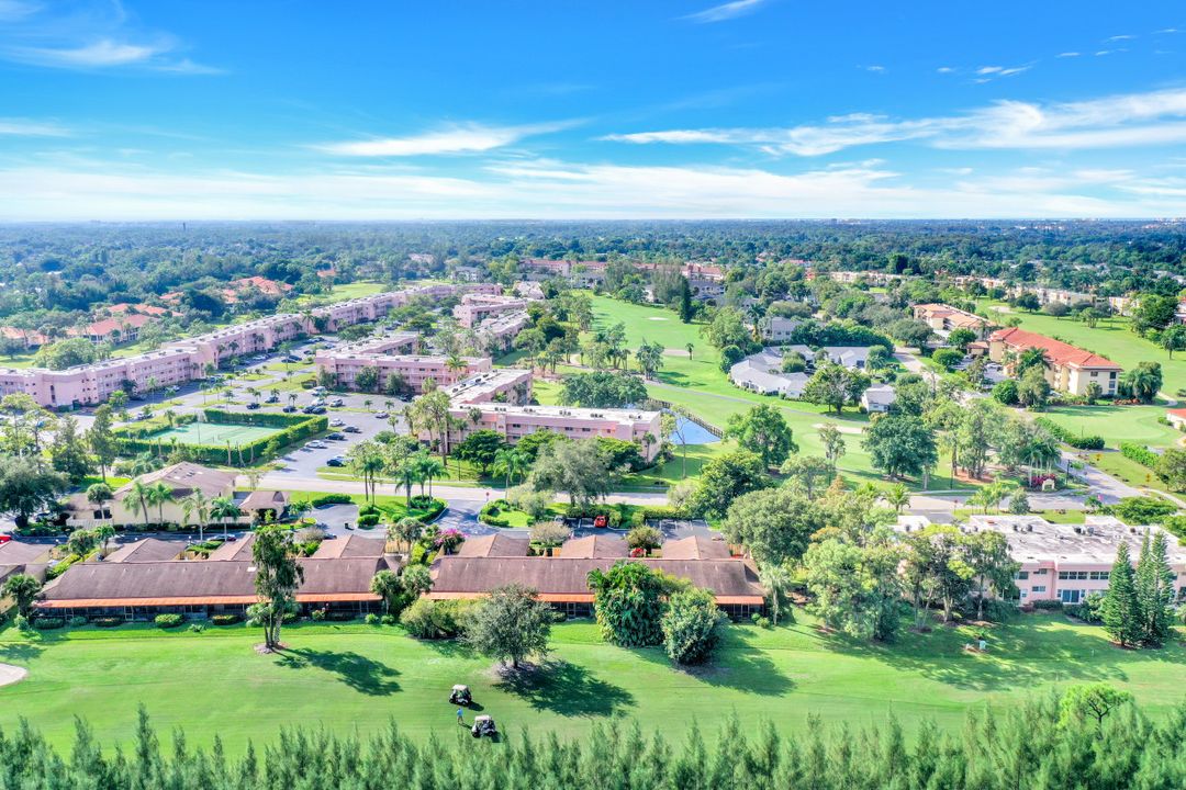 127 Forest Lakes Blvd, Naples, FL 34105