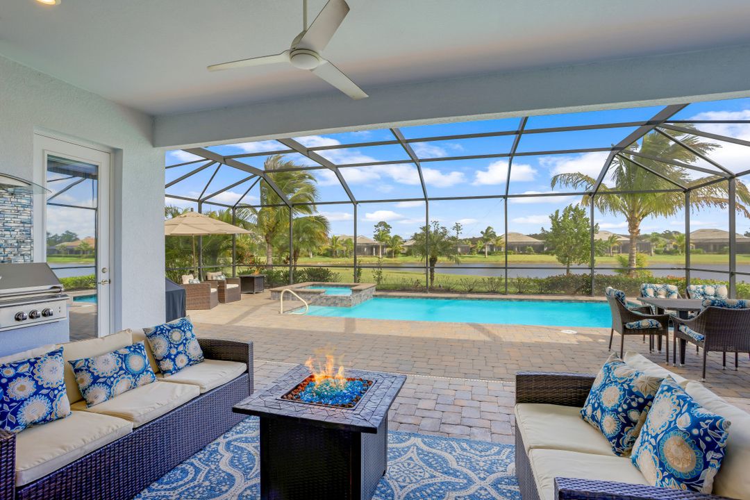 2067 Antigua Ln, Naples, FL 34120