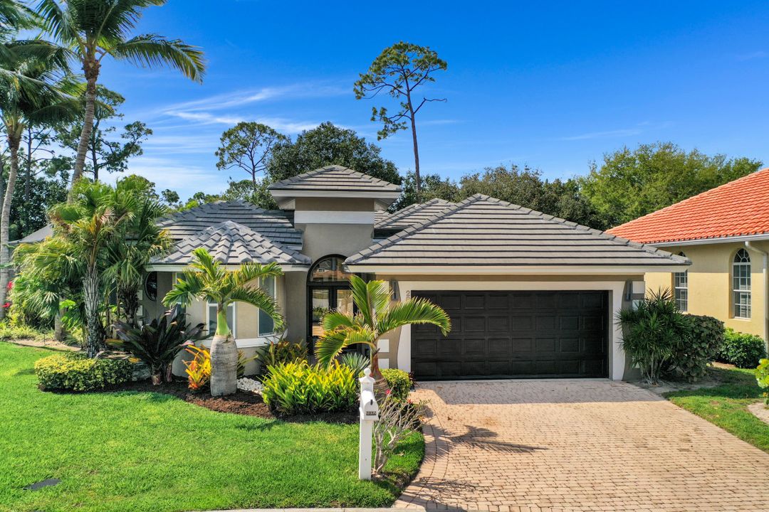 2892 Coco Lakes Pl, Naples, FL 34105