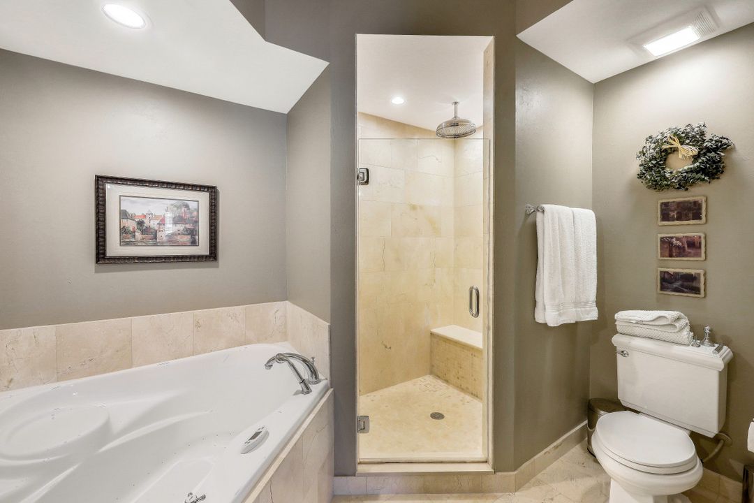 410 Bayfront Pl, Naples, FL 34102