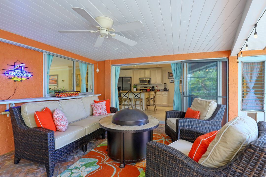 989 E Valley Dr, Bonita Springs, FL 34134