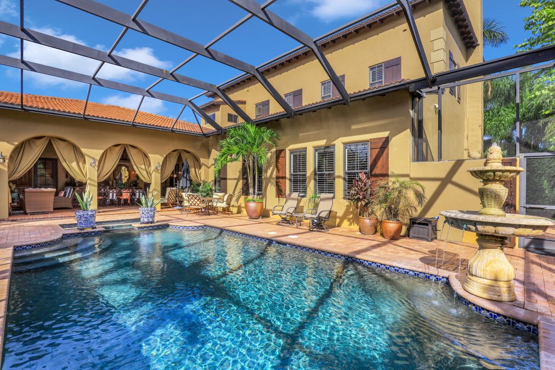 353 Chancery Cir, Naples, FL 34110