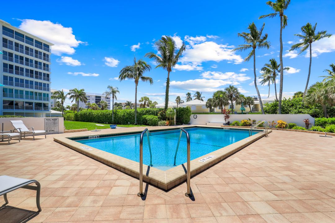 2701 Gulf Shore Blvd N, Villa #3, Naples, FL 34103