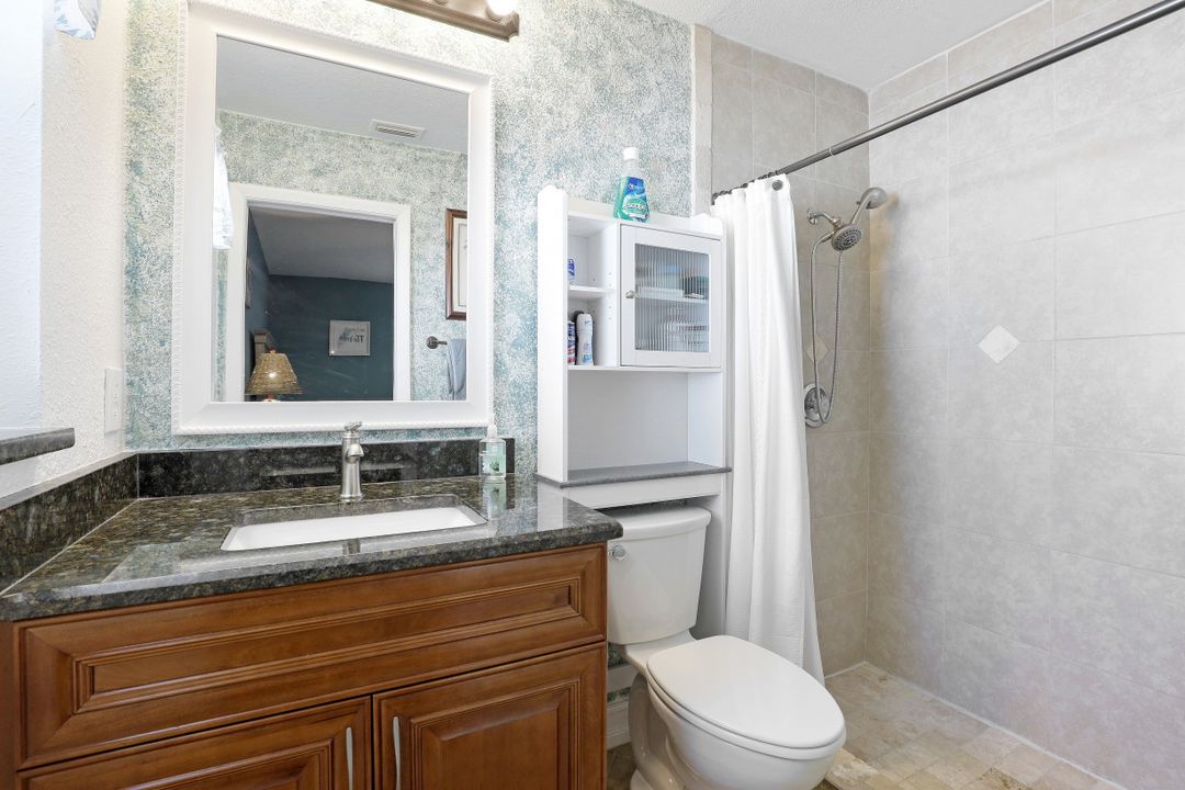 2208 Viscaya Pkwy, Cape Coral, FL 33990