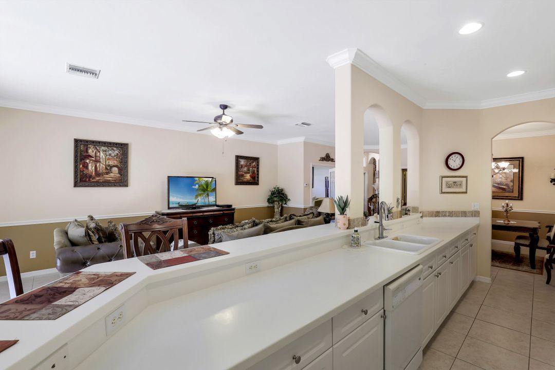 2084 Crestview Way, Naples, FL 34119