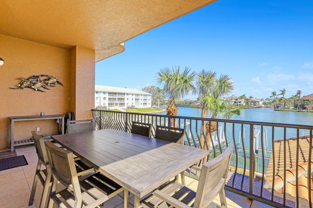 10620 Gulf Shore Dr  #203, Naples, FL 34108