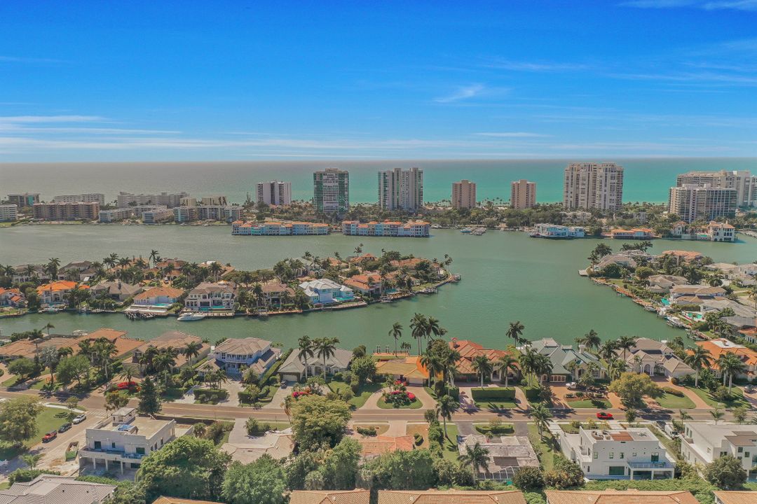 3840 Crayton Rd, Naples, FL 34103