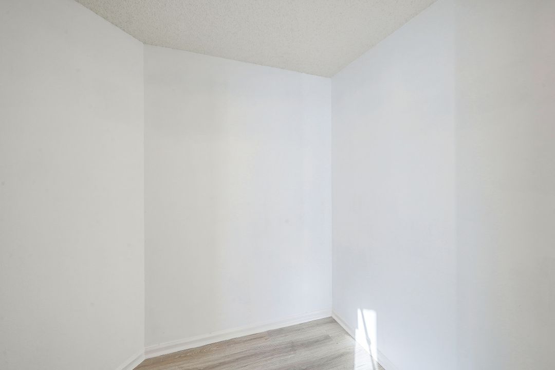 3658 Kent Dr, Naples, FL 34112