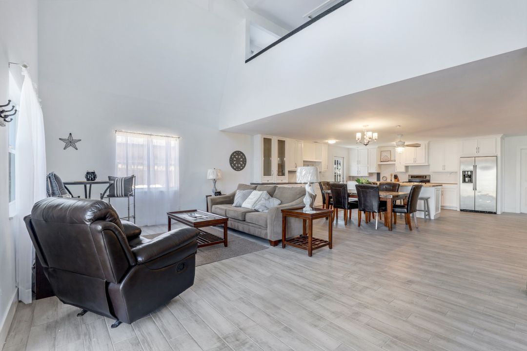 778 100th Ave N, Naples, FL 34108