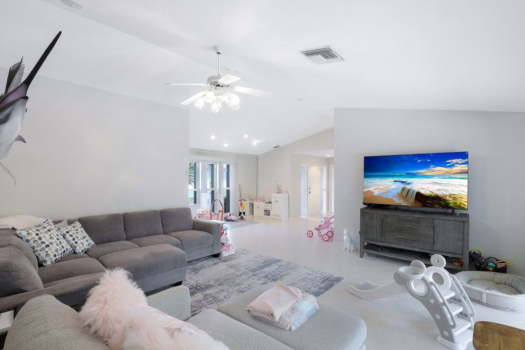 217 Bermuda Rd, Marco Island, FL 34145