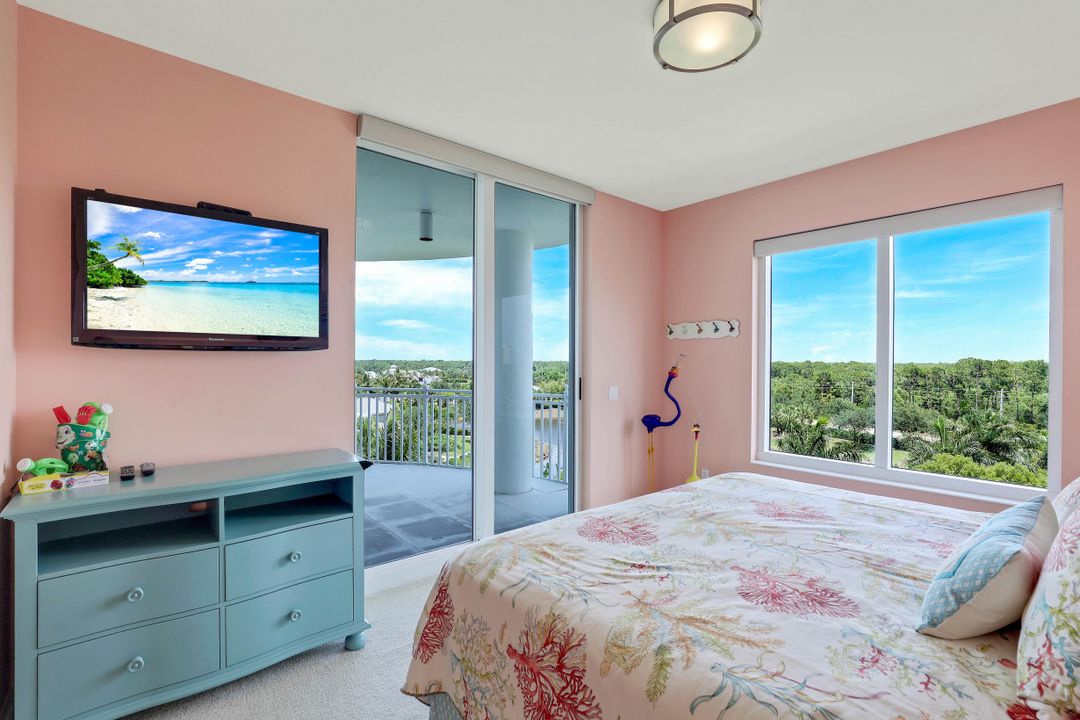 13675 Vanderbilt Dr #610, Naples, FL 34110