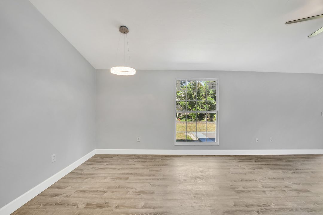 533 Landmark Dr, Naples, FL 34112