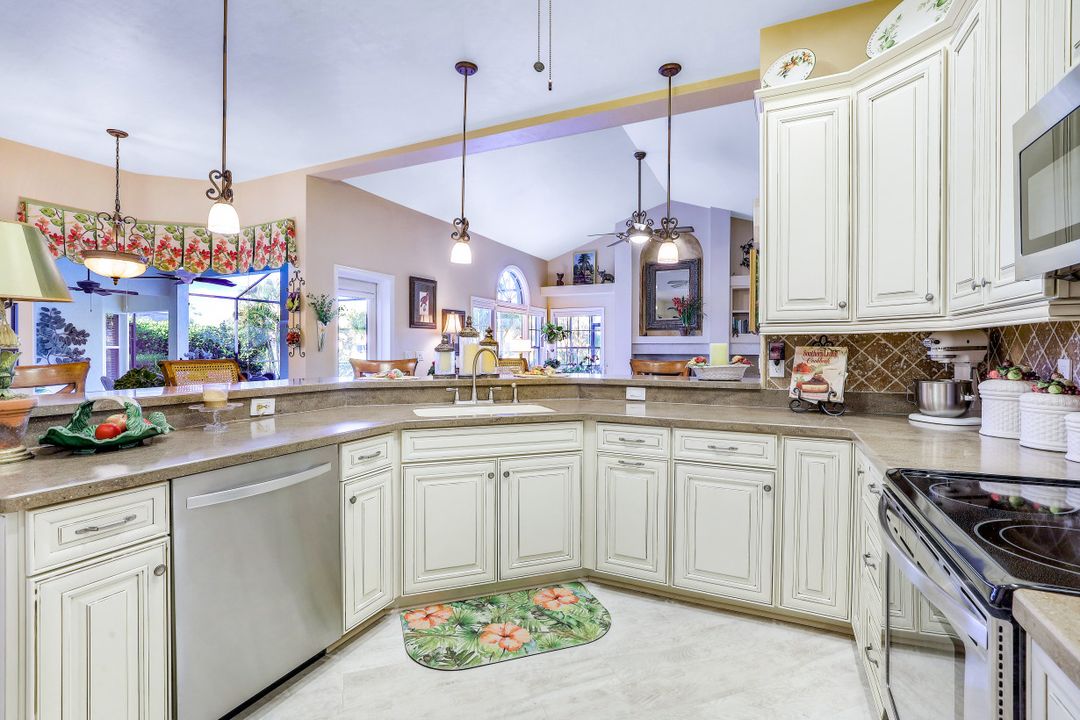 28381 Sombrero Dr, Bonita Springs, FL 34135