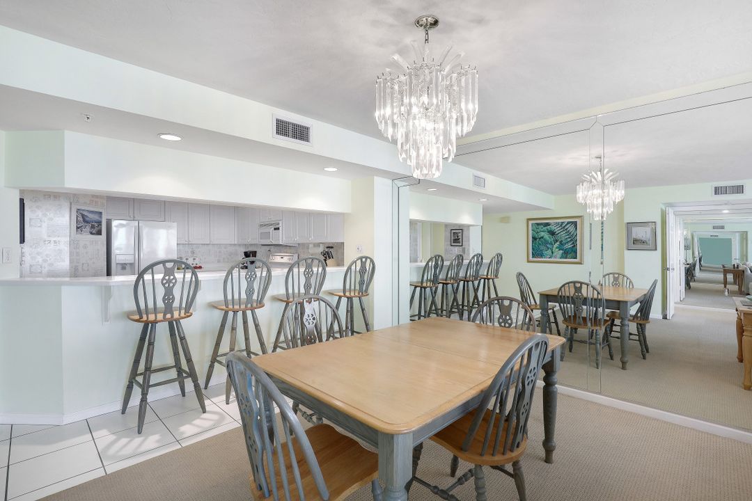 21 Bluebill Ave #905, Naples, FL 34108