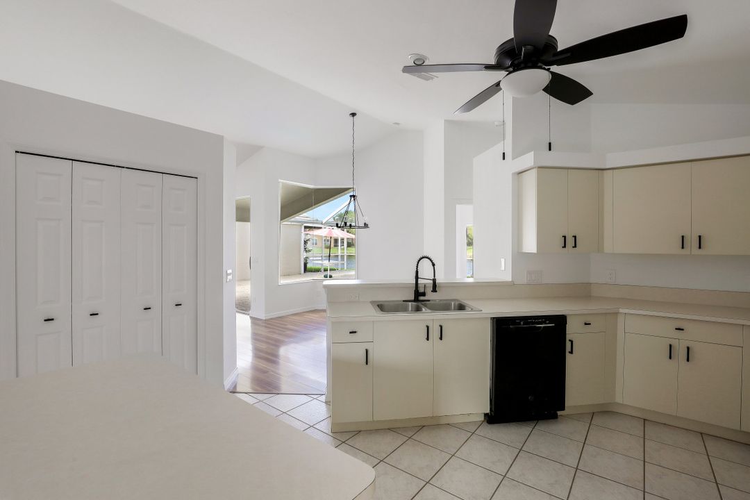 14832 Paradigm Ct, Fort Myers, FL 33919