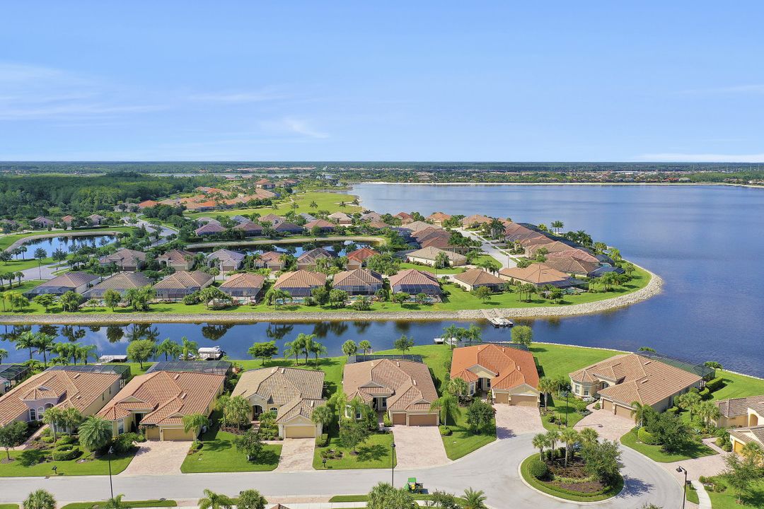 9172 Flint Ct, Naples, FL 34120