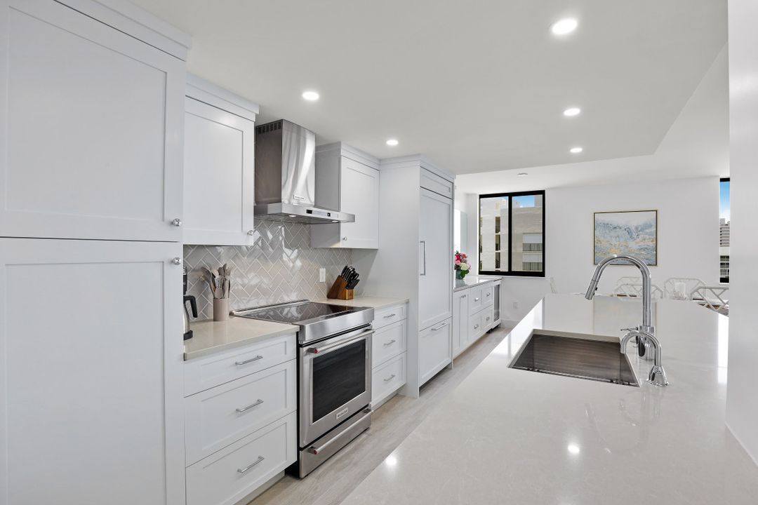 10482 Gulf Shore Dr #231, Naples, FL 34108