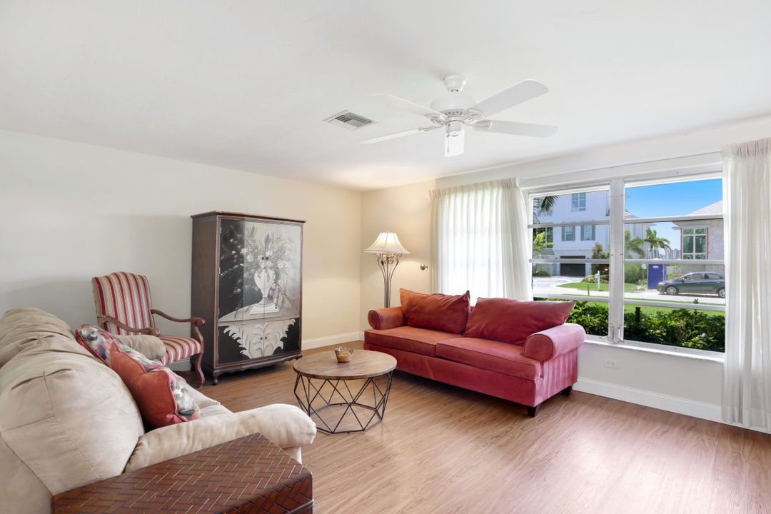 139 Bayview Ave, Naples, FL 34108