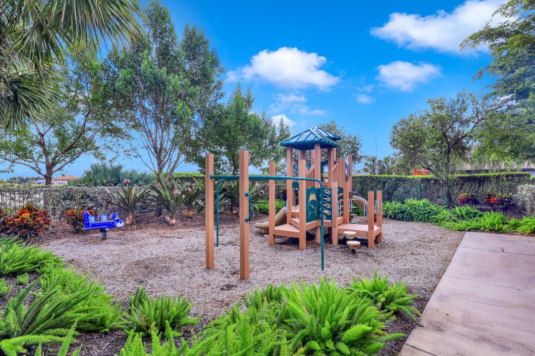 8199 Lucello Terrace N, Naples, FL 34114