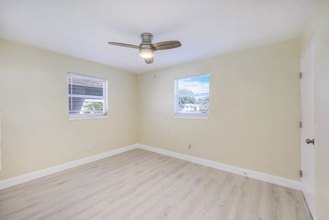 32 Knights Bridge Rd, Naples, FL 34112