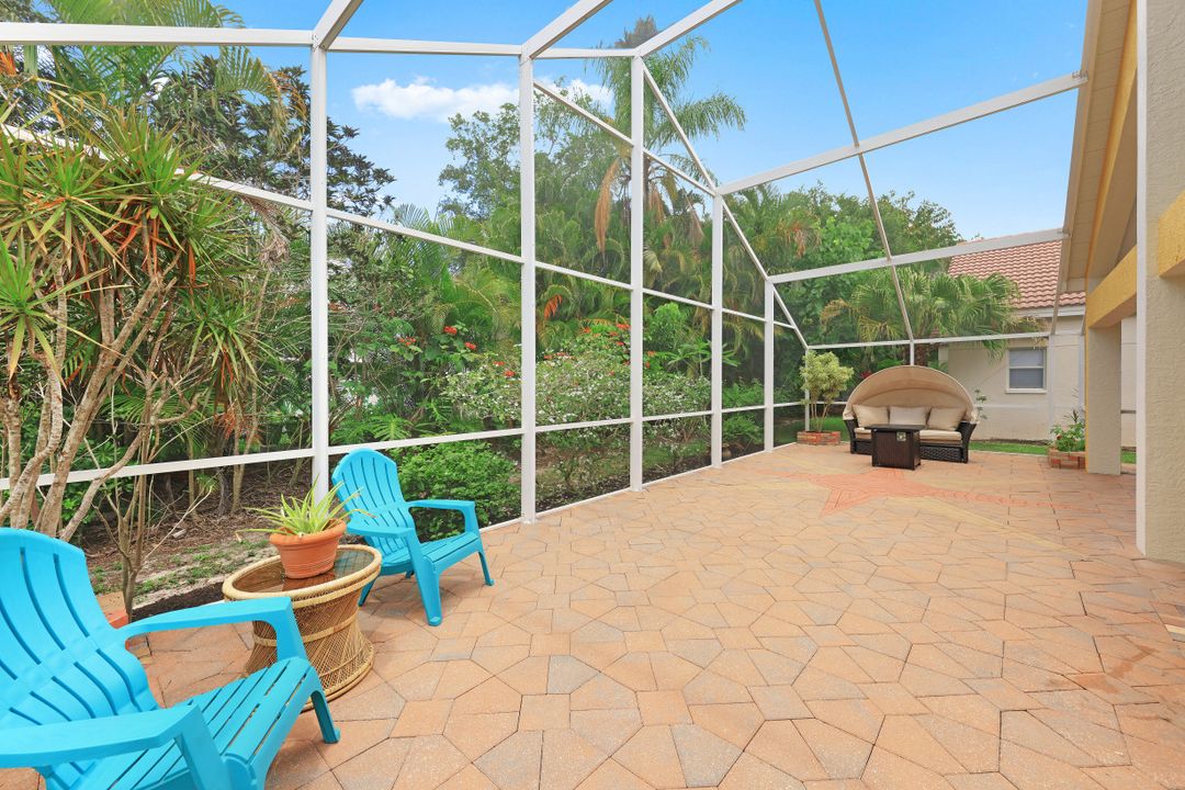 371 Pindo Palm Dr, Naples, FL 34104