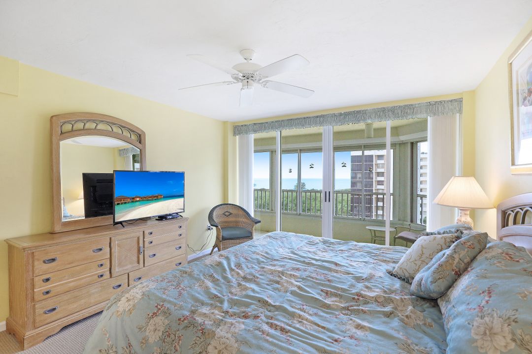 21 Bluebill Ave #905, Naples, FL 34108