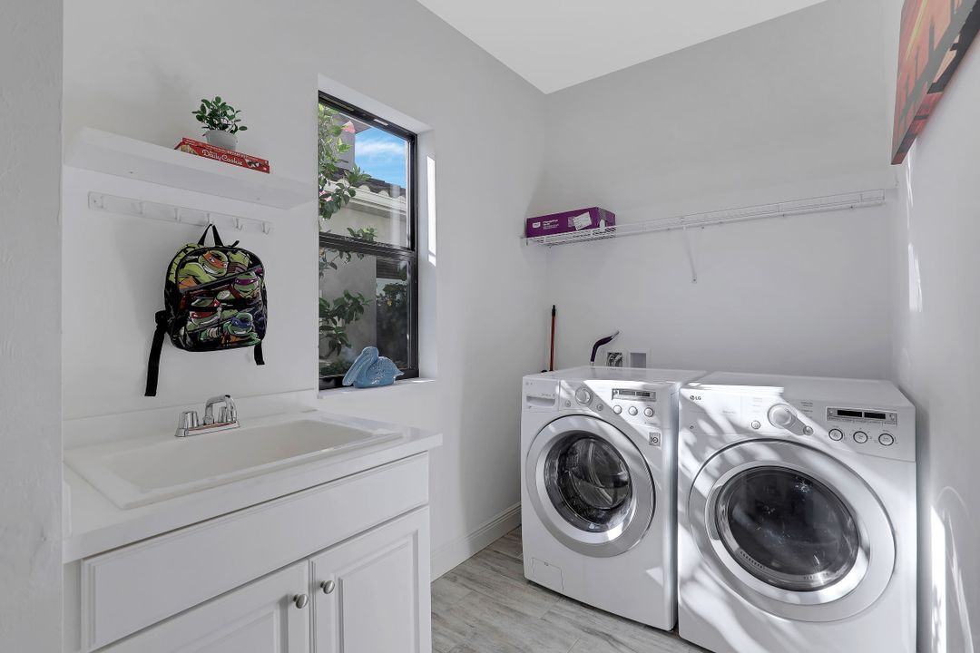 7742 Cypress Walk Dr, Fort Myers, FL 33966