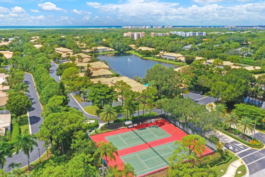 290 Emerald Bay Cir #L-2, Naples, FL 34110