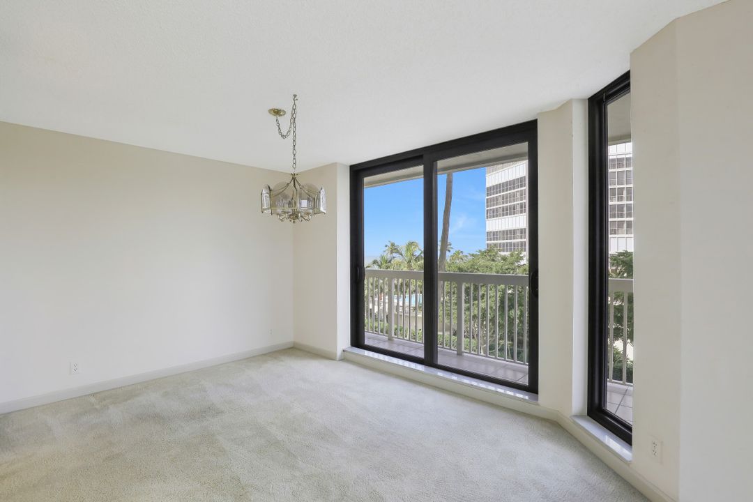 4901 Gulf Shore Blvd N #402, Naples, FL 34103