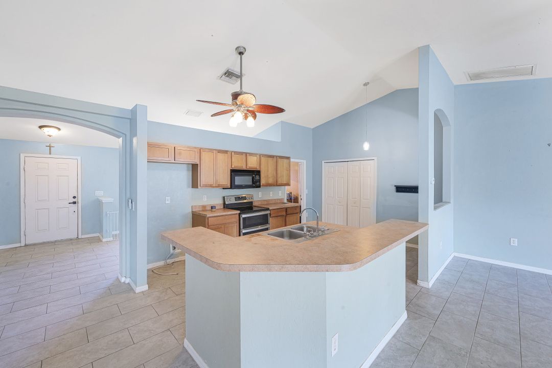 15736 Sunny Crest Ln, Fort Myers, FL 33905