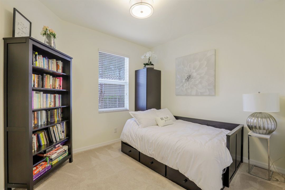 2026 Tamarron Ln, Naples, FL 34120