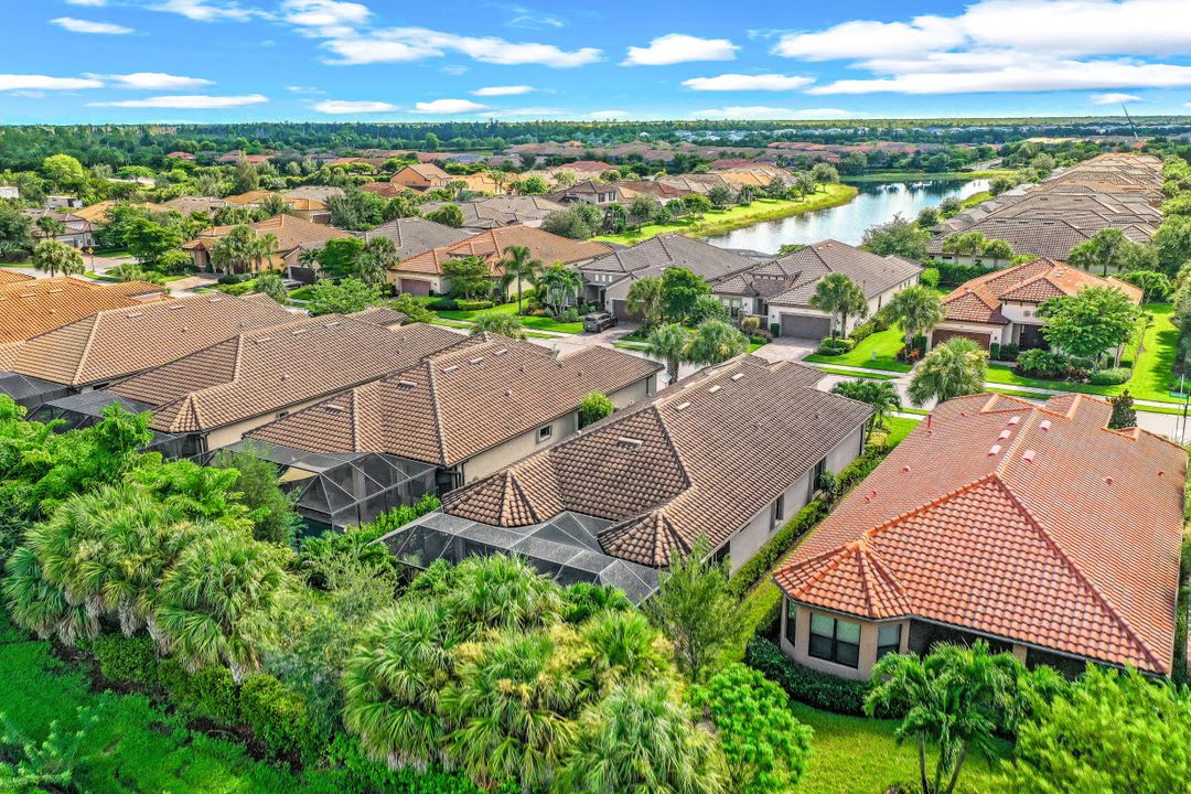 8447 Palacio Terrace W, Naples, FL 34114