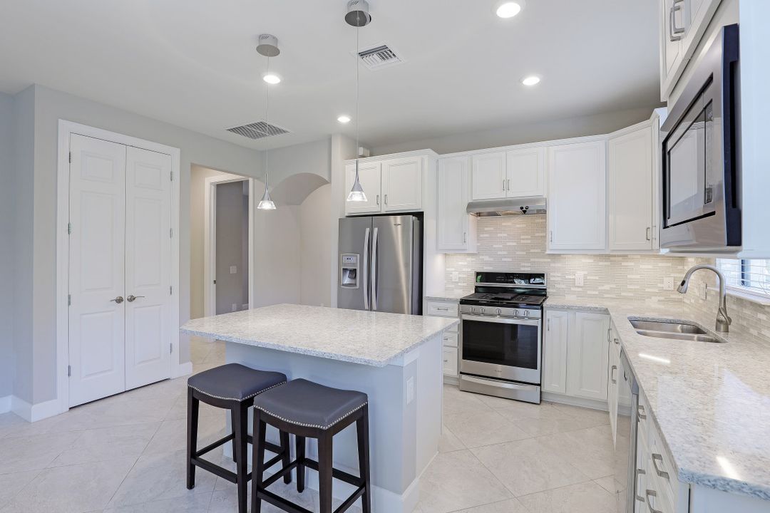 7650 Jacaranda Ln, Naples, FL 34114